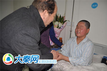 郑州市慈善会领导看望患者